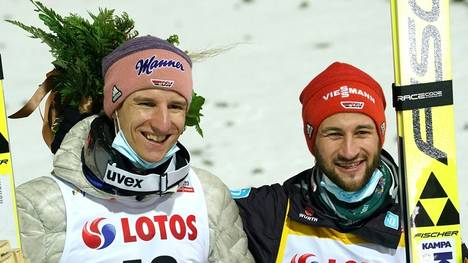 Karl Geiger (l.) und Markus Eisenbichler  wollen bei der Vierschanzentournee um den Sieg mitspringen