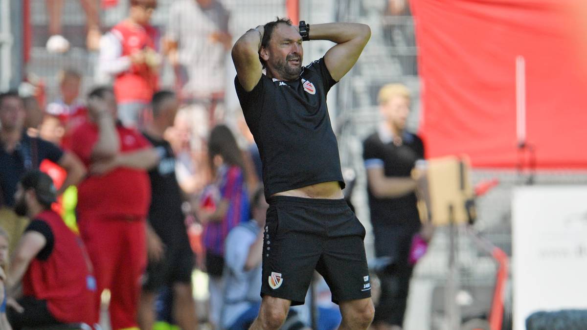 Ex-Profi Wollitz ist seit 2002 als Trainer aktiv. Er stand unter anderem in Cottbus und beim  VfL Osnabrück an der Seitenlinie