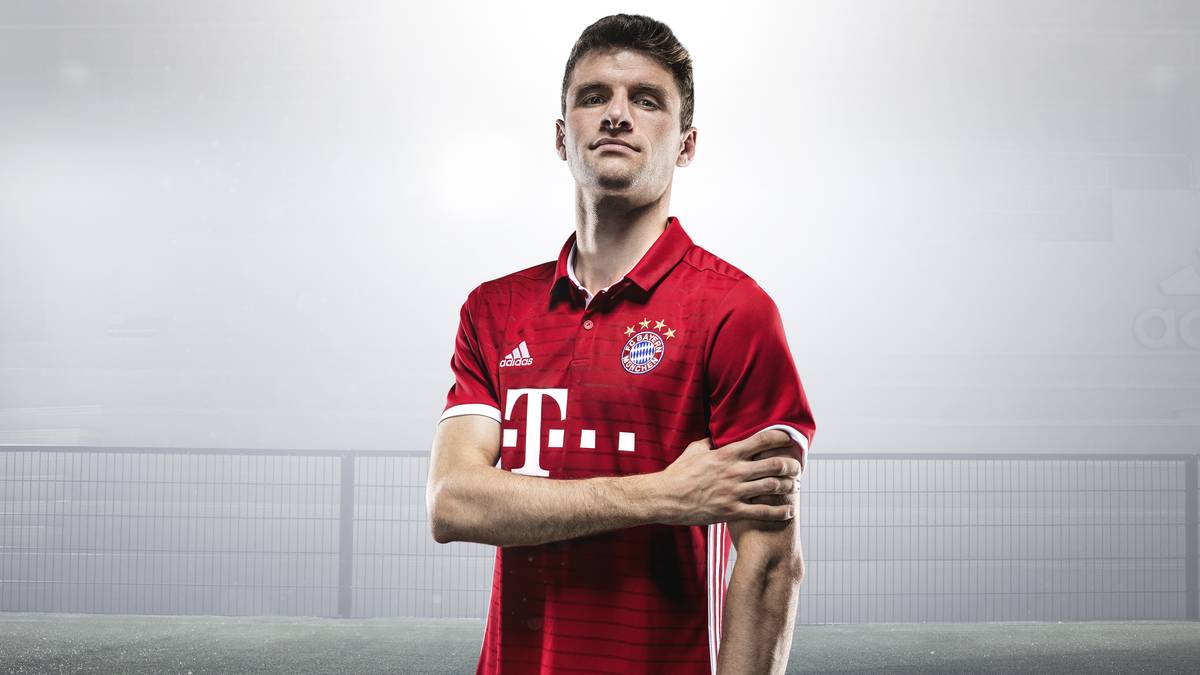 Thomas Müller und Co. präsentierten den Dress das erste Mal bei der Meister-Party vor den eigenen Fans am 14. Mai 2016
