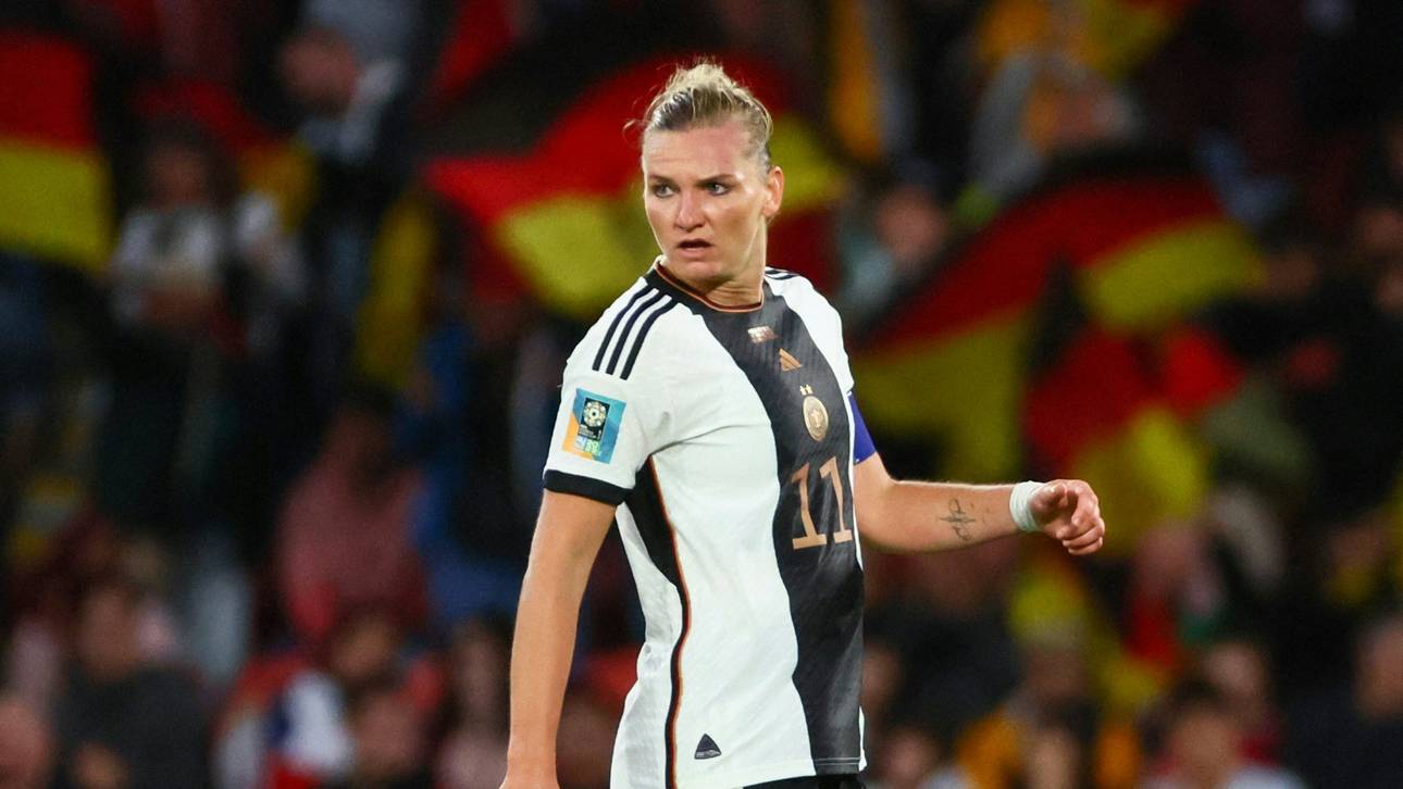 Popp-Rücktritt? DFB-Coach mit Klartext