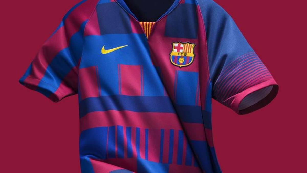 Anlässlich der Partnerschaft zwischen dem FC Barcelona und Nike, die sich zum 20. Mal jährt, stattet der Sportartikelhersteller den spanischen Fußballklub mit einem speziellen Trikot aus. Der Look des Trikots vereint die verschiedenen Styles der Outfits aus dieser Ära. Das Trikot wird jedoch nicht von den Profis auf dem Feld getragen werden