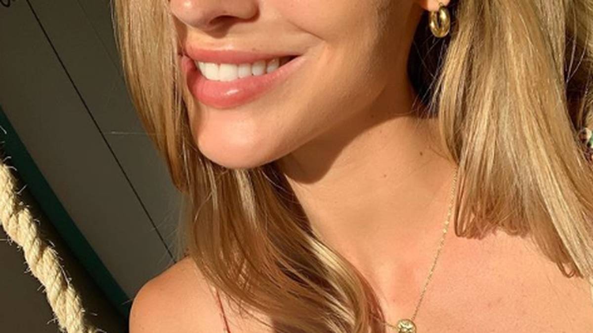 Ann-Kathrin Götze hat auf die Frage, warum sie so glücklich ist, eine einfache Antwort: "Urlaub und die Sonne"