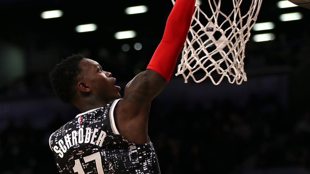 Im Februar wird Schröder im Rahmen des All-Star-Weekends für das Rookie-Sophomore-Game nominiert. Schröder erzielt 13 Punkte und neun Asissts und trägt seinen Teil zum 121:112-Sieg der Weltauswahl bei