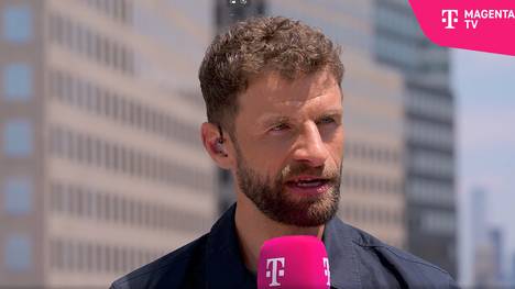 Thomas Müller hat sich klar und deutlich zum möglichen Platzverweis gegen Lionel Messi geäußert und dem Referee einen "Fehler" unterstellt. Nichtsdestotrotz fand Müller für Messis sportliche Performance nur lobende Worte. 