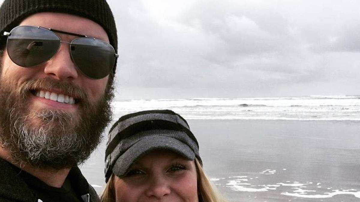 EDGE feierte Anfang 2020 ein großes Comeback aus der Sportinvalidität - privat ist er verheiratet mit Hall-of-Fame-Kollegin BETH PHOENIX, mittlerweile hauptsächlich als Kommentatorin bei WWE aktiv