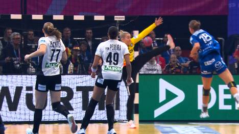 Auch der Auftakt in die Hauptrunde bei der Heim-WM gelingt den deutschen Handball-Frauen. Mit dem Sieg gegen die Färöer-Inseln nimmt das DHB-Team bereits Kurs aufs Viertelfinale.
