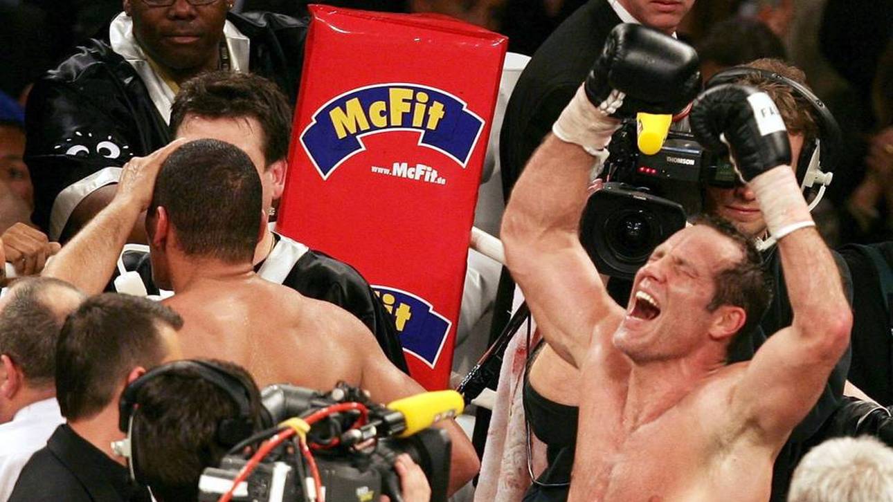 Henry Maske freut sich über dem Sieg im Rückkampf