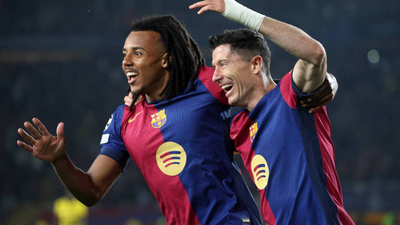 Robert Lewandowski (r.) fertigte mit dem FC Barcelona den BVB ab