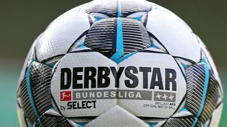 In der Bundesliga wird mit einem Derbystar-Ball gekickt