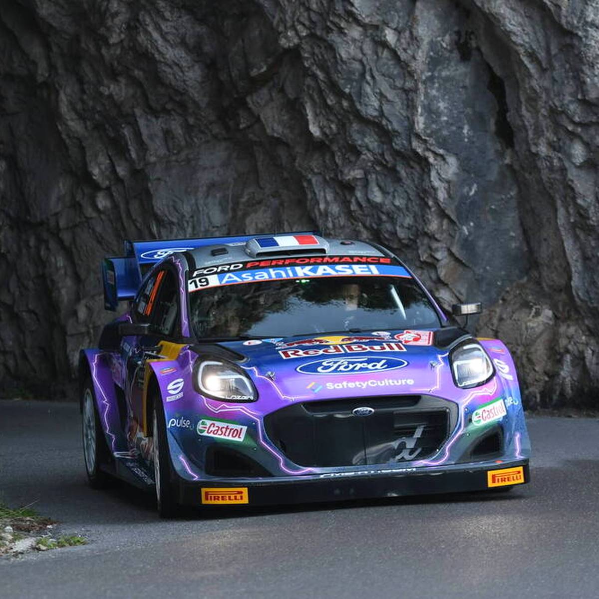 Sebastien Loeb sichert sich den Gesamtsieg bei der Rallye Monte Carlo. Der Rekordweltmeister löst damit einen Schweden als ältesten Gewinner in der Rallye-WM ab.