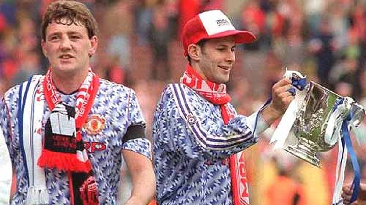 Der erste Titel auf der Insel: 1992 holen United und Giggs den Ligapokal. Klub-Legende Steve Bruce (l.) sagt 15 Jahre später: "Ohne respektlos gegenüber Beckham und Scholes zu sein, aber er war der einzige, der immer ein Superstar war."