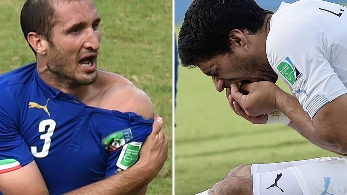 Uruguay- und Barca-Stürmer  Luis Suarez (r.) sorgte bei der WM 2014 für einen Skandal , biss Italiens Giorgio Chiellini in die Schulter