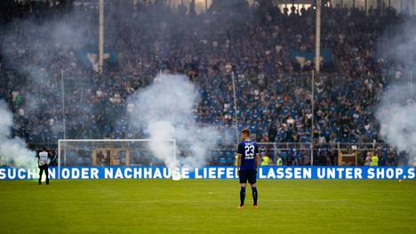 Das Playoff-Spiel zwischen Mannheim und Uerdingen musste wegen Pyrotechnik abgebrochen werden