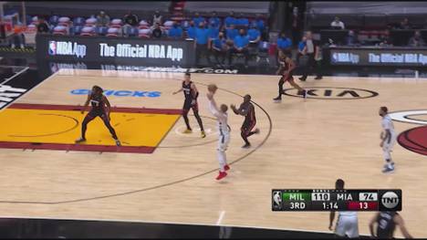 Mit einer noch nie dagewesenen Dreier-Bilanz deklassieren die Milwaukee Bucks die Miami Heat. Mit insgesamt 29 Dreipunktewürfen stellten die Bucks einen NBA-Rekord auf.