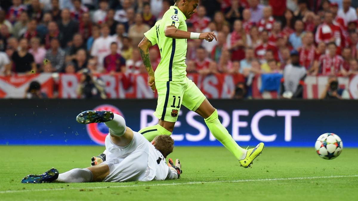 Doch schon acht Minuten später kommt Spielverderber Neymar und netzt nach herrlicher Vorarbeit von Lionel Messi und Luis Suarez zum 1:1 ein. Das stellt die Bayern vor eine noch schwerer lösbare Aufgabe. Jetzt brauchen sie vier Tore