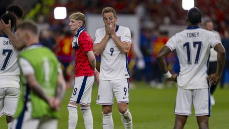 Ex-England-Star Andy Cole fordert, dass auch andere Stürmer die Chance bekommen sollten, sich bei den Three Lions zu beweisen. Der frühere Torjäger warnt vor einer zu großen Abhängigkeit von Harry Kane.