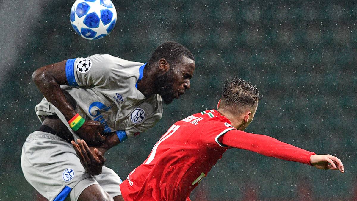 SALIF SANE: Zweikampfstärkster Innenverteidiger der Schalker, leitete mit einem Querschläger allerdings die größte Moskauer Chance im ersten Durchgang ein (27.) - SPORT1-Note: 3