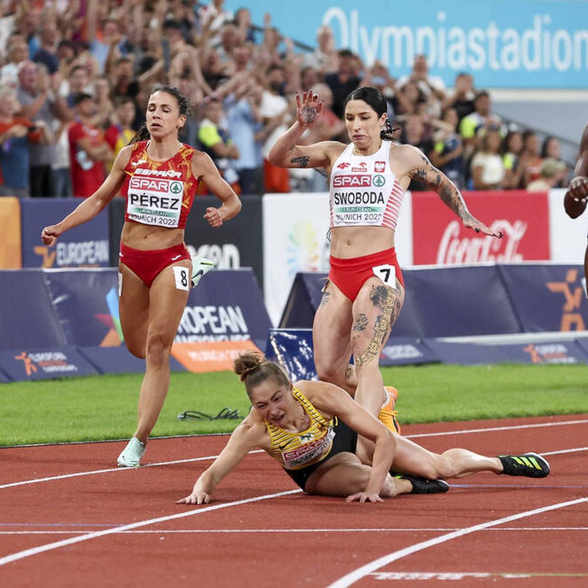 Gina Lückenkemper verletzt sich bei ihrem „Goldsturz“ bei der EM in München doch schwerer. Für die Europameisterin heißt das Motto jetzt: Füße hochlegen.