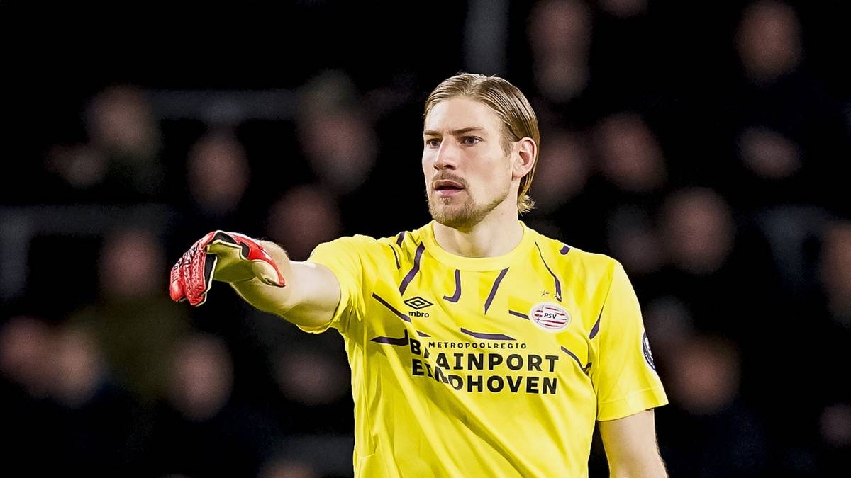 ... den früheren Schalker Keeper LARS UNNERSTALL, der im Lauf dieser Saison in Eindhoven zum Stammtorwart aufgestiegen ist. Derzeit liegt das deutsche Trio mit dem PSV auf Platz 3