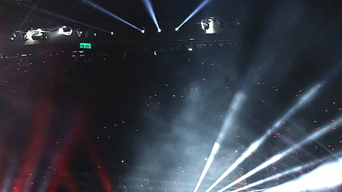 Schließlich sieht die ganze Welt zu