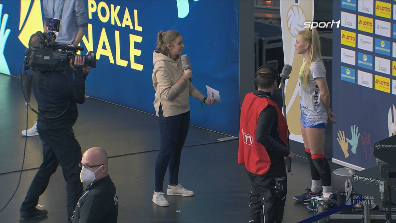 SSC Schwerin-Spielerin Anna Pogany nach dem DVV-Pokalsieg