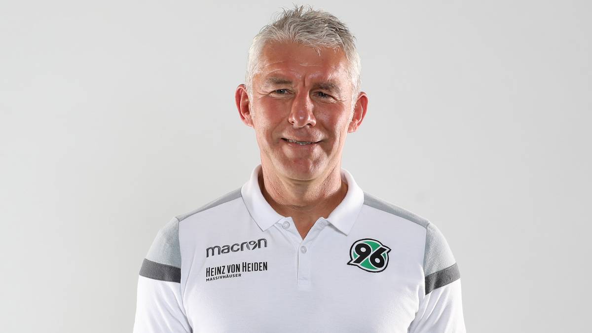 Trainer: Mit Mirko Slomka ist ein Altbekannter zurück an der Leine. Der 51-Jährige kehrt nach zwei Jahren zurück auf die Trainerbank. Er war bei den Hannoveranern einst Spieler, U19-Coach (1989 bis 1999), Co-Trainer der Profis (2001 bis 2004) und Chefcoach der ersten Mannschaft (2010 bis 2013)