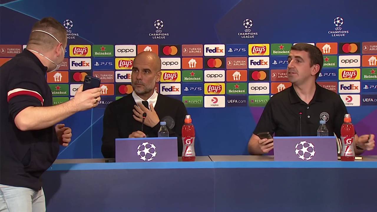 Peinlicher Moment auf City-PK! Pep Guardiola von Selfie überrascht
