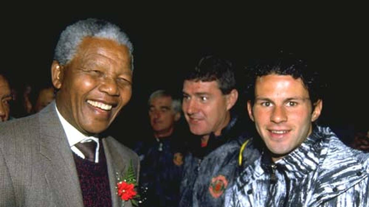 Auch abseits des Platzes erlebt Giggs so manchen unvergesslichen Moment. Hier trifft er Nelson Mandela