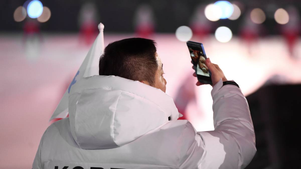 But first let me take a selfie: Dieser Koreaner dokumentiert die Eröffnungsfeier höchstpersönlich