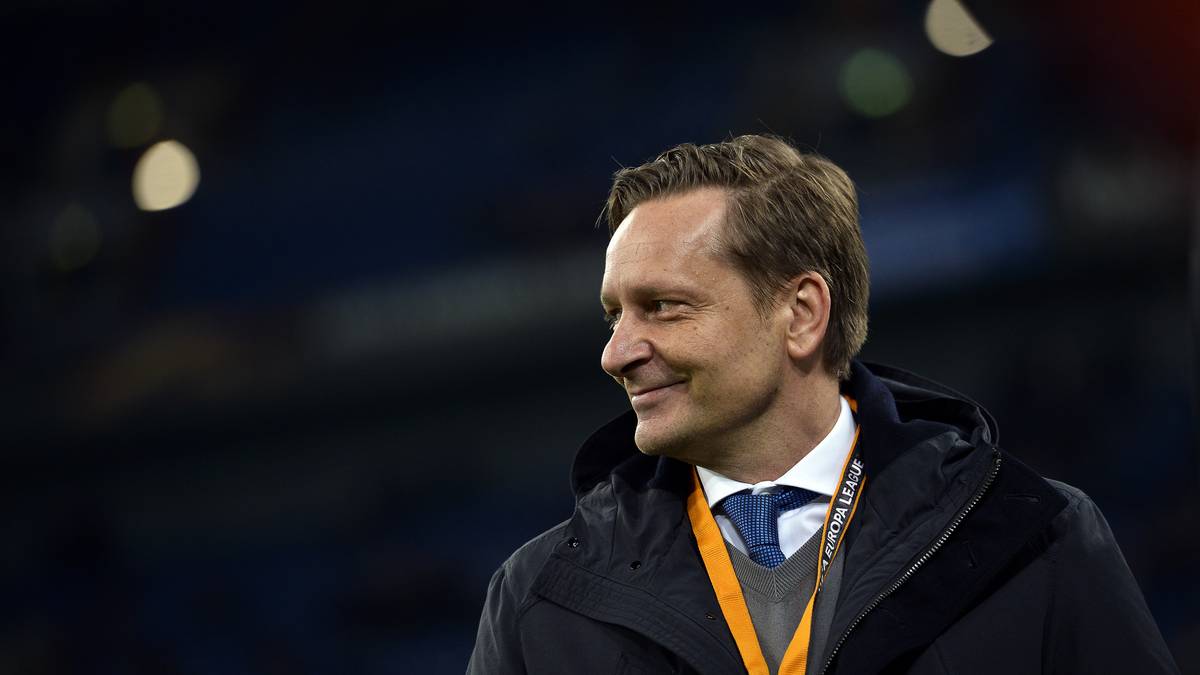 Hannover 96: Horst Heldt. Sportdirektor (kein Mitglied der Geschäftsführung). Seit März 2017, Vertrag bis Mitte 2020. Hat im sportlichen Bereich alle Kompetenzen, muss sich eigentlich nur gegenüber Vereinsboss Martin Kind rechtfertigen