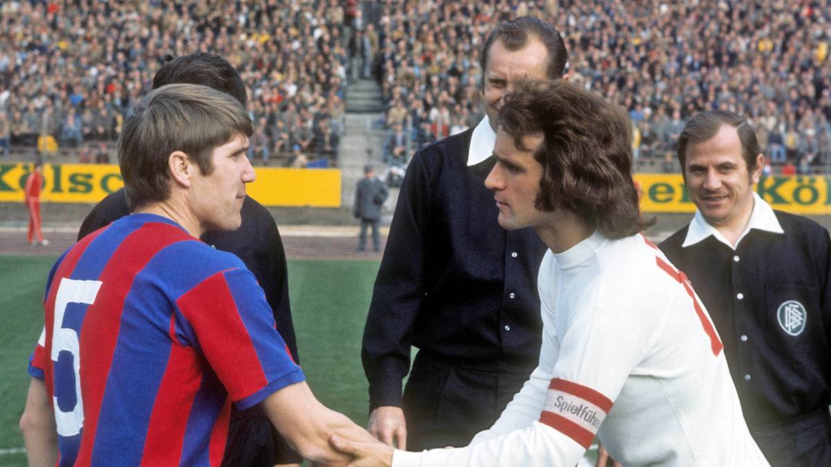 PLATZ 4 - WUPPERTALER SV (1972/73): 1972/73 schlug der WSV der namhaften Konkurrenz wie dem 1. FC Köln mit Wolfgang Overath (r.) das eine oder andere Schnippchen. Die Kölner landeten als Zweiter am Ende zwar weiter vorne - als Vierter aber spielten die Wuppertaler bis heute eine der stärksten Bundesliga-Spielzeiten eines Aufsteigers