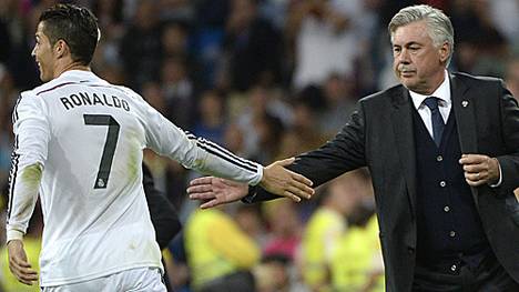 Trainer Carlo Ancelotti (r.) hat eine hohe Meinung von seinem Star Cristiano Ronaldo