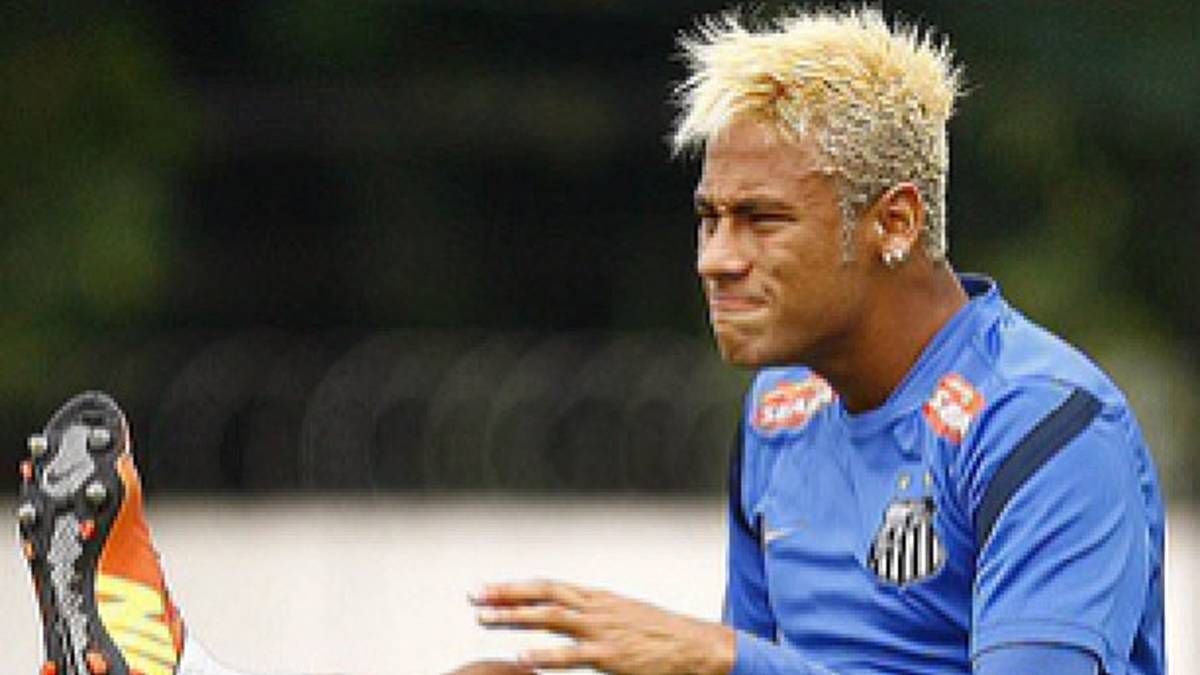 Zu dieser Zeit stürmt Neymar noch für den brasilianischen Klub FC Santos, bei dem einst schon Pele spielte