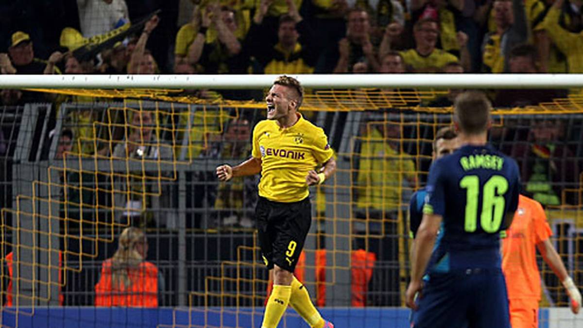 Ganz anders Ciro Immobile: Der Italiener macht es schnörkellos - und darf das 1:0 bejubeln
                  
                  
                  