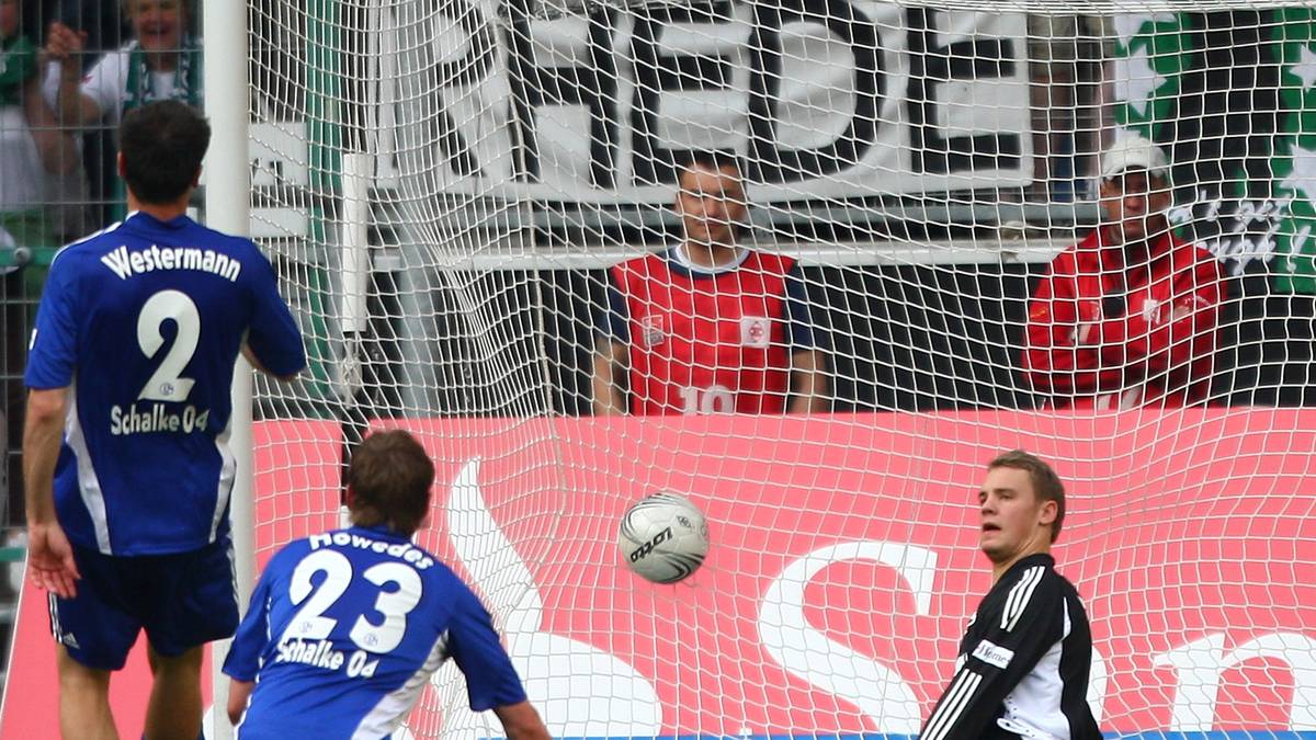 Im April 2010 gewinnt Schalke zwar 3:1 gegen Gladbach, doch diesmal ist es Bobadilla, der einen Stellungsfehler Neuers zum zwischenzeitlichen 1:1 ausnutzt. Doch Farfan und Rakitic sorgen dafür, dass Neuers Patzer keine Folgen hat