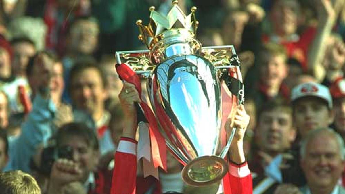 Giggs und die englische Meisterschaft: Insgesamt 13-mal reckt der Waliser in seiner Karriere den Pokal in die Höhe - so oft wie kein anderer Profi im Mutterland des Fußballs