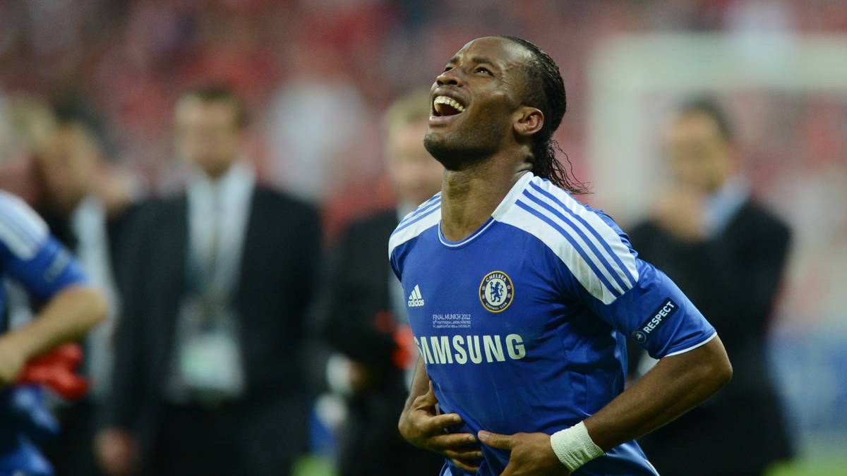 In der Verlängerung verschießt Arjen Robben einen Strafstoß, es geht ins Elfmeterschießen. Dort führt der FCB nach fünf Schützen 3:1, danach verschießen Ivica Olic und Bastian Schweinsteiger. Für die Entscheidung sorgt erneut Drogba, der die Bayern-Fans ins Reich der Tränen versetzt