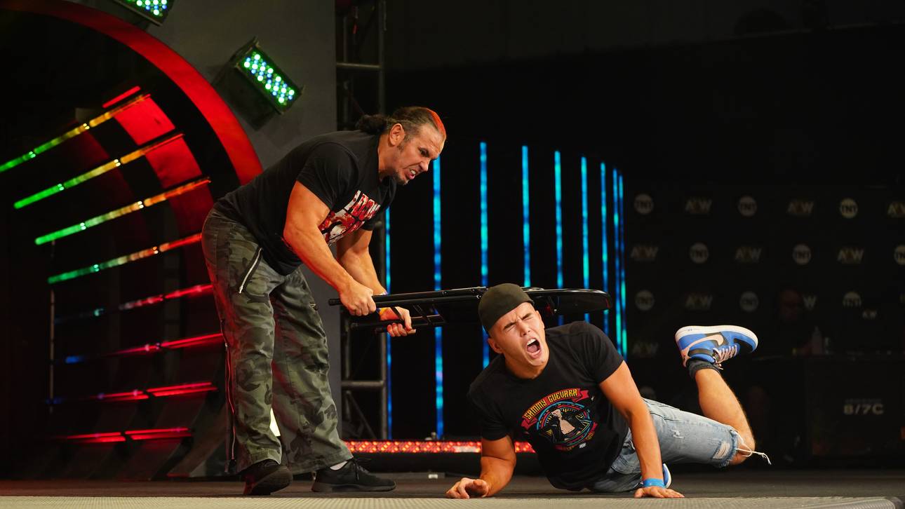 Warum AEW sich wieder verschiebt