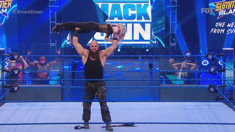 Bei WWE Friday Night SmackDown gerät Alexa Bliss weiter zwischen die Fronten der Fehde zwischen Braun Strowman und The Fiend. Der Universal Champion wird sogar handgreiflich.