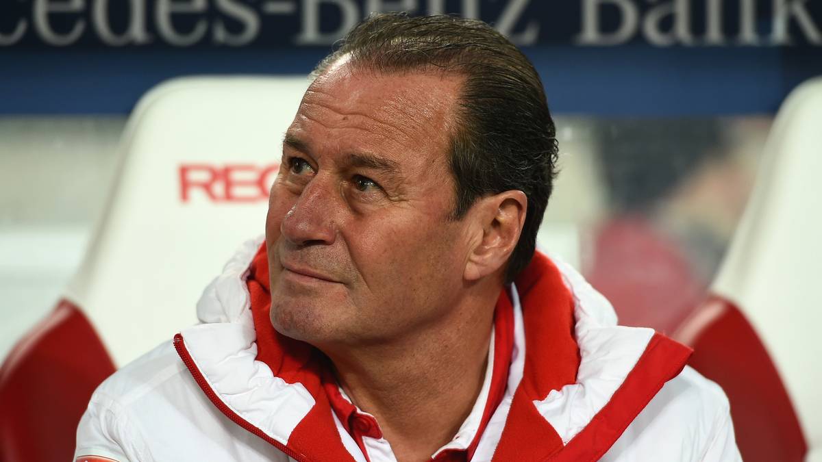 Huub Stevens durchlebt mit dem VfB Stuttgart momentan eine schwere Krise