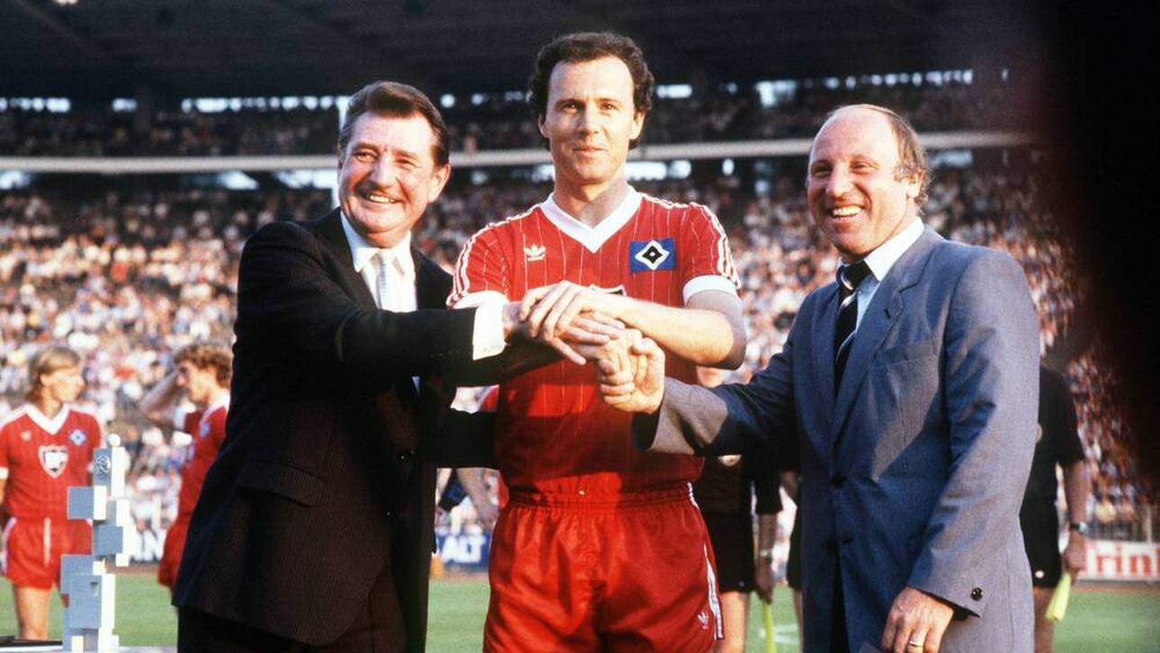 Fritz Walter, Franz Beckenbauer und Uwe Seeler - die drei Ehrenspielführer beim abschiedsspiel des Kaisers