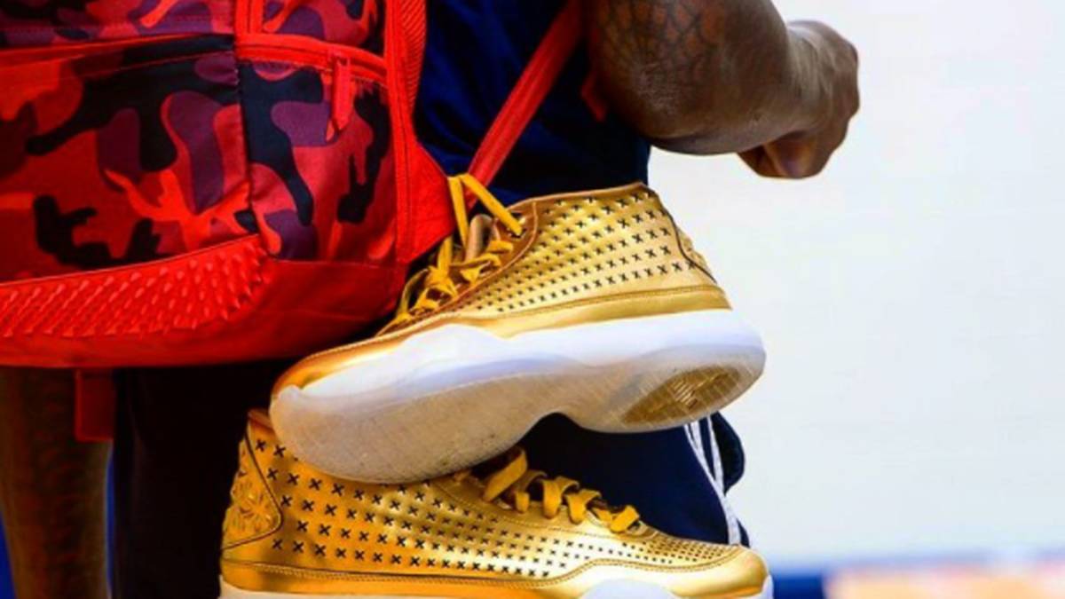 "Ich liebe Gold. Verurteilt mich nicht", schreibt Schröder zu diesem Bild