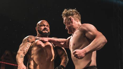 Die wXw-Wrestler Ilja Dragunov (r.) und "Bad Bones" John Klinger in Aktion