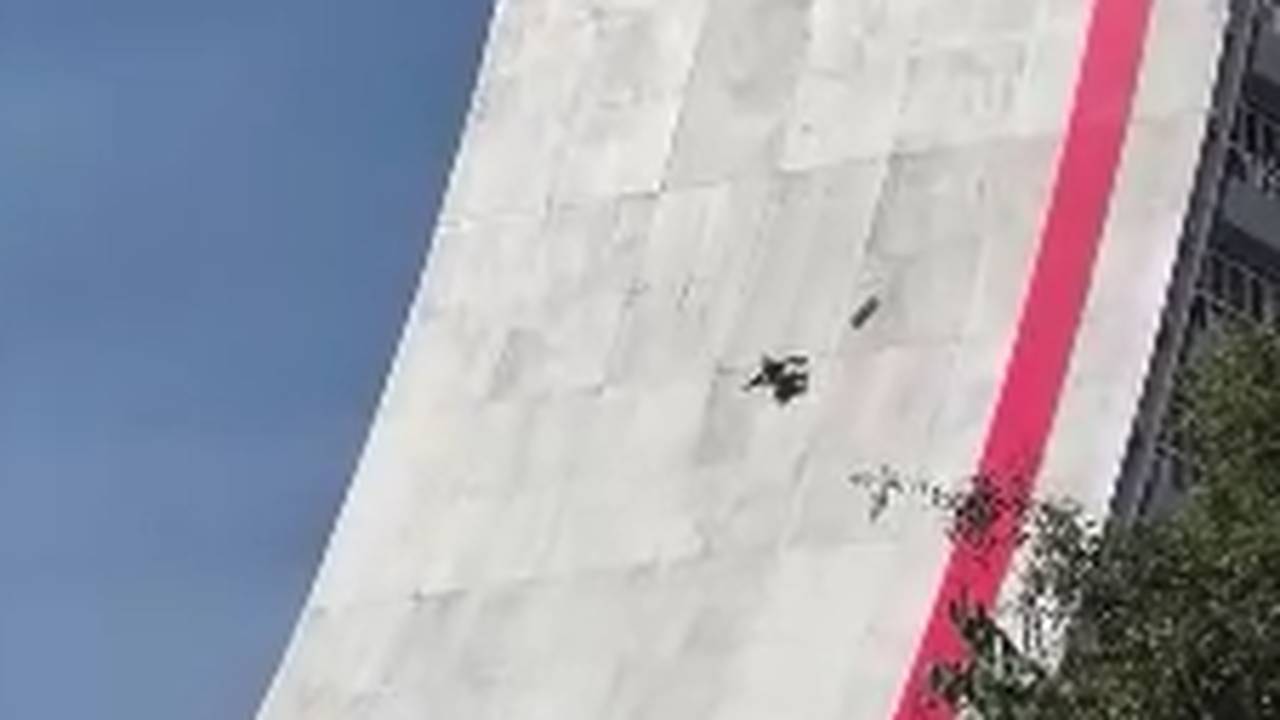 Schreckmoment! Skateboarder stürzt auf 85-Meter-Rampe