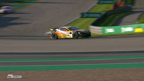 Die Aston Martin Motorsport-Piloten Mike-David Ortmann und Hugo Sasse feiern im 9. Wertungslauf auf dem Sachsenring ihren dritten Saisonsieg im ADAC GT4 Germany. 