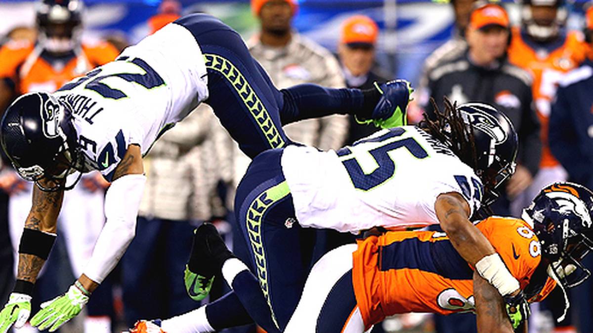 Dann gelingt den Broncos endlich einmal ein langer Pass auf Demaryius Thomas. Der gefährliche Receiver verliert aber den Ball. Wieder ist Smith zur Stelle und shcnappt sich den Ball. Wenig später heißt es sogar 36:0