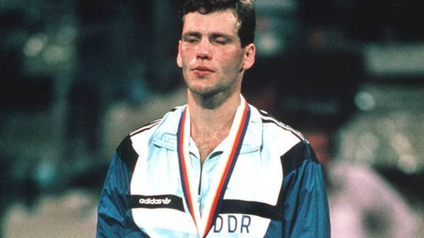 Der Höhepunkt von Maskes Amateurkarriere ist der Olympiasieg 1988 in Seoul. 1990 wechselt der Brandenburger ins Profilager und erobert 1993 den IBF-Weltmeister-Gürtel von "Prince" Charles Williams