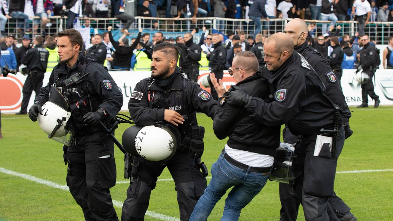 Die Polizei hatte mit den Fans des KSC viel zu tun