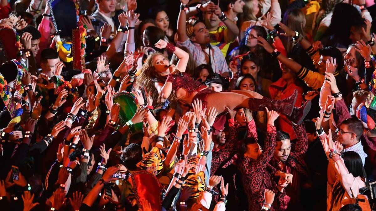 ...und taucht beim Stagediving ab
