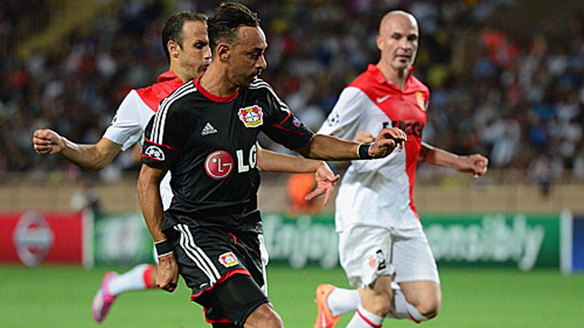 Im Spiel ist Leverkusen drückend überlegen. Eine der Großchancen vergibt Karim Bellarabi
                  
                  
                  